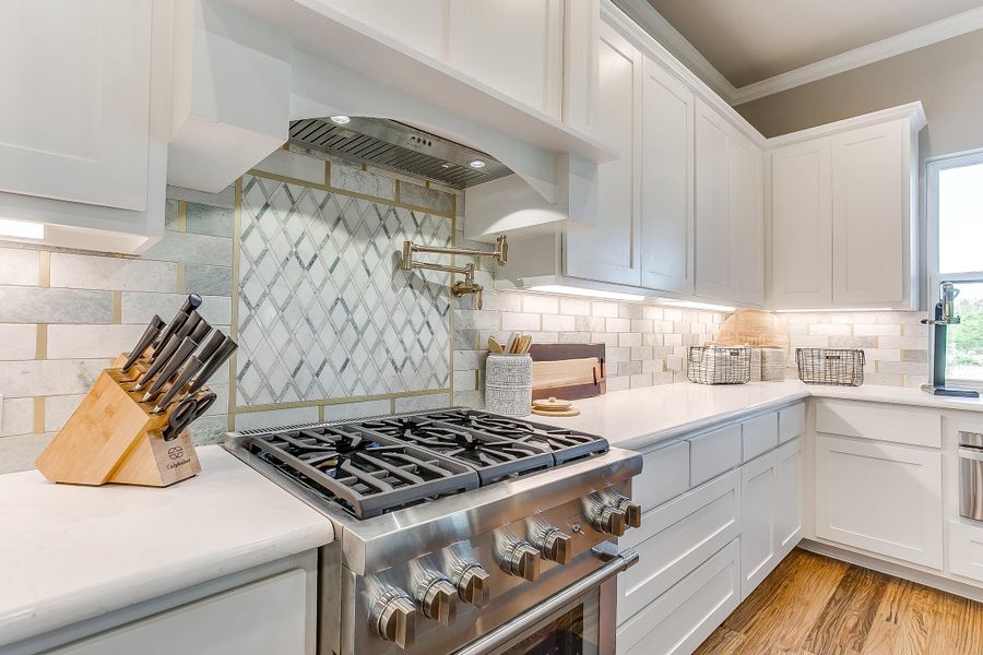 Representative furnished interior of a home built from the Rolling Wood by Trinity Classic Homes in Freeman Ranch, Weatherford (Image 8).