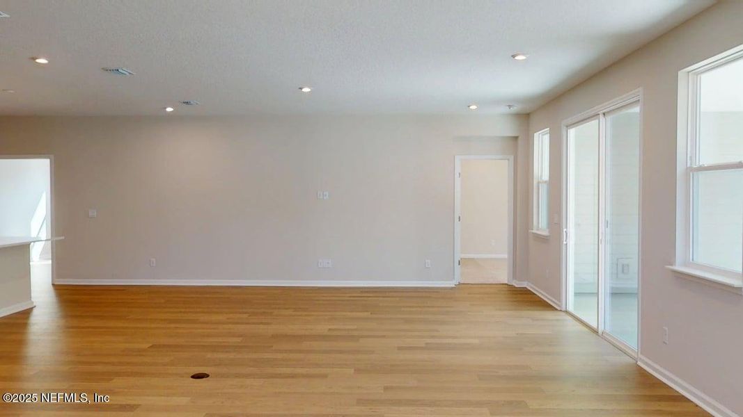 Spacious, unfurnished interior of a new home in Lakes at Bella Lago, Green Cove Springs (Image 16).