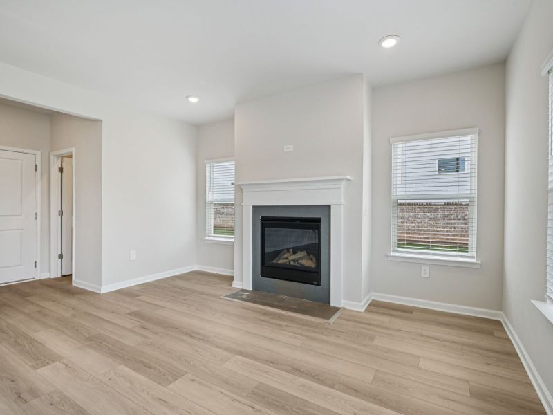 Spacious, unfurnished interior of a new home in Northwoods at Mirror Lake, Villa Rica (Image 13).