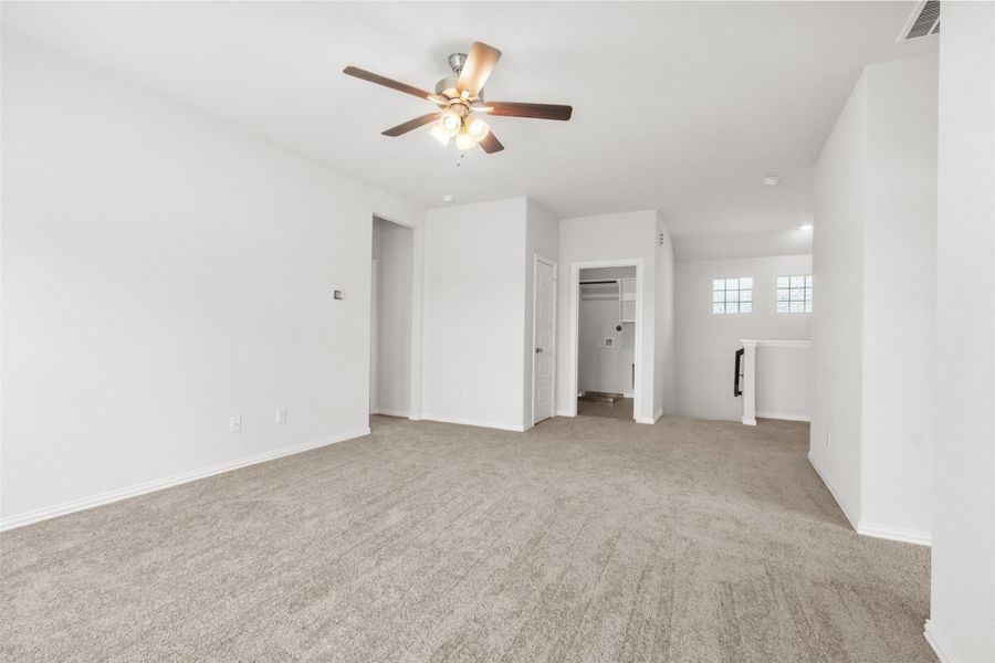Spacious, unfurnished interior of a new home in Park at Eldridge, Sugar Land (Image 34). Spacious, unfurnished interior of a new home in Park at Eldridge, Sugar Land (Image 34).