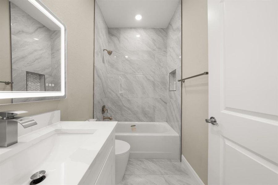 interior - second bathroom 2