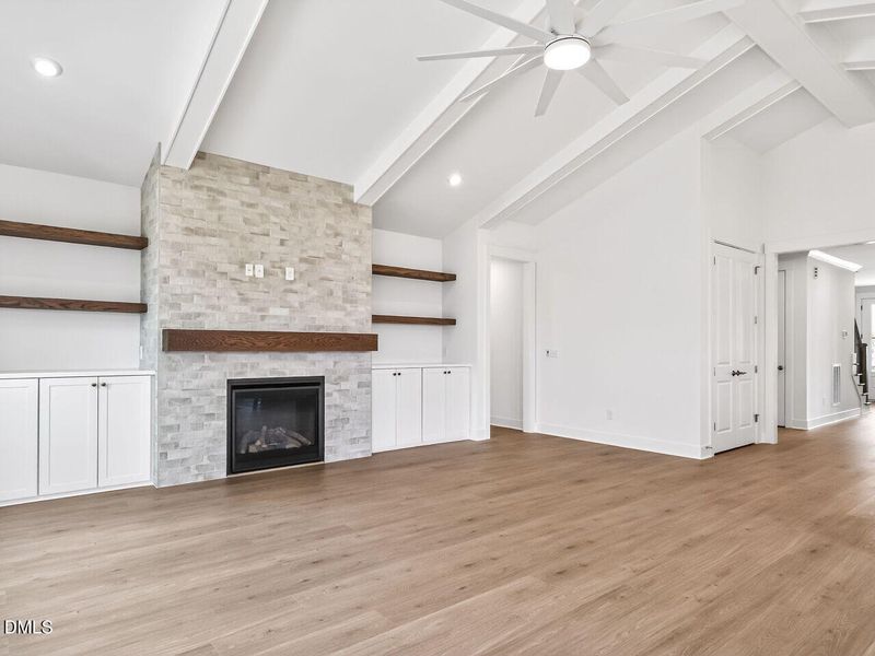 009-1280x960-living-room