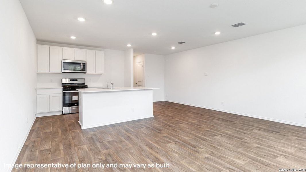 Spacious, unfurnished interior of a new home in Sonora, San Antonio (Image 17).