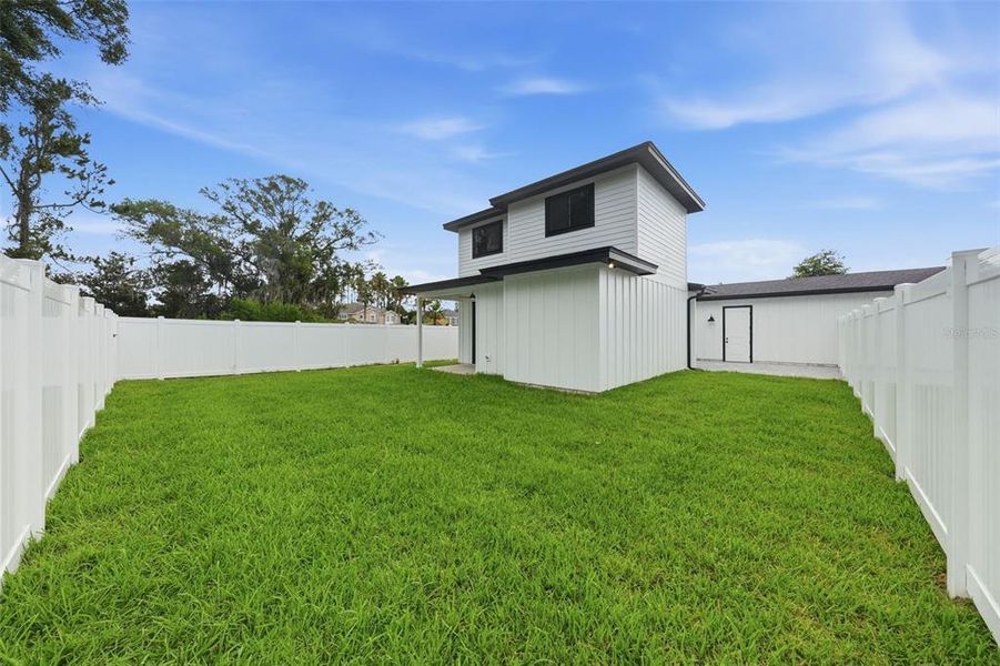 Exterior details and patio area of a home in , Eustis (Image 33).