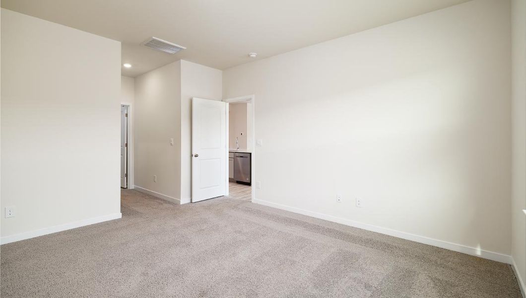 Spacious, unfurnished interior of a new home in Valley View, Waynesville (Image 16).