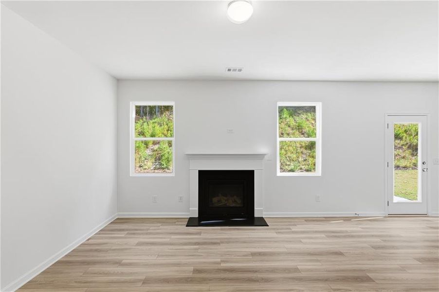 Spacious, unfurnished interior of a new home in Creekside Landing, Dallas (Image 22).