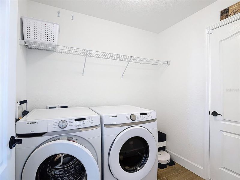 Close-up of interior finishes inside a home in , Bartow (Image 21).
