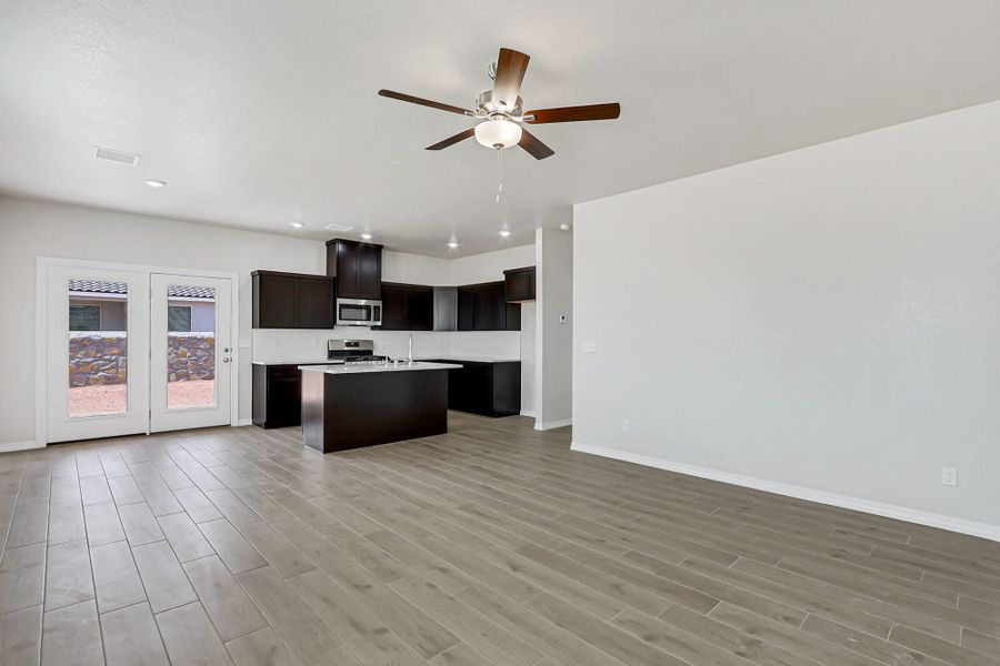 Representative unfurnished interior of a home built from the Desert Willow by View Homes in Paseos Del Este, Horizon City (Image 31). Representative unfurnished interior of a home built from the Desert Willow by View Homes in Paseos Del Este, Horizon City (Image 31).