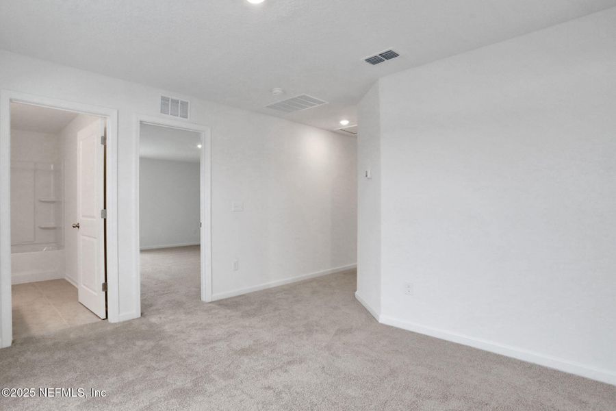 Spacious, unfurnished interior of a new home in Bellbrooke, Jacksonville (Image 54).