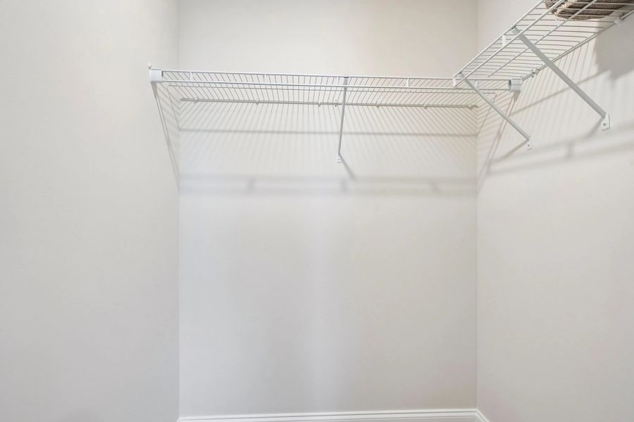 Walk-in Closet 2