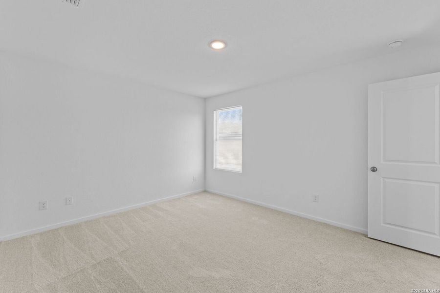 Spacious, unfurnished interior of a new home in Higdon Crossing, San Antonio (Image 14).