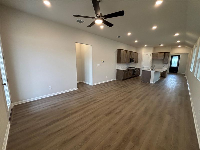 Spacious, unfurnished interior of a new home in Cannon Ranch 40s, Dripping Springs (Image 15).