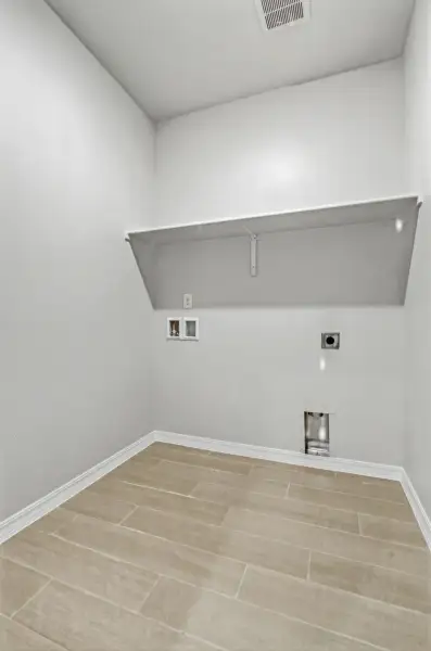 Representative unfurnished interior of a home built from the Poppy by View Homes in Paseo del Este, El Paso (Image 31).