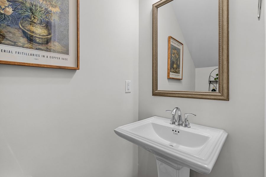 Representative interior finishes for a home built from the Oak by McGuinn Homes in Faith Hill, West Columbia (Image 19).