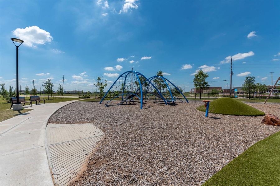 Community amenities in Sunterra, Katy (Image 33).