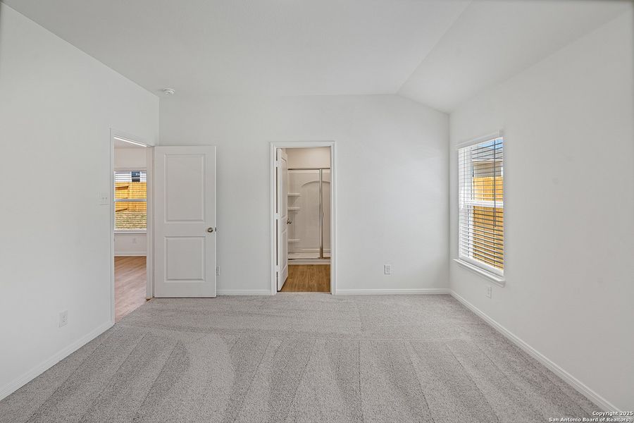 Spacious, unfurnished interior of a new home in Rosewood Estates, Lytle (Image 19).