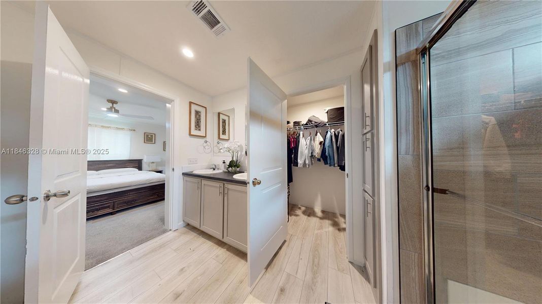 Furnished interior view inside a new home in , Clewiston (Image 7).