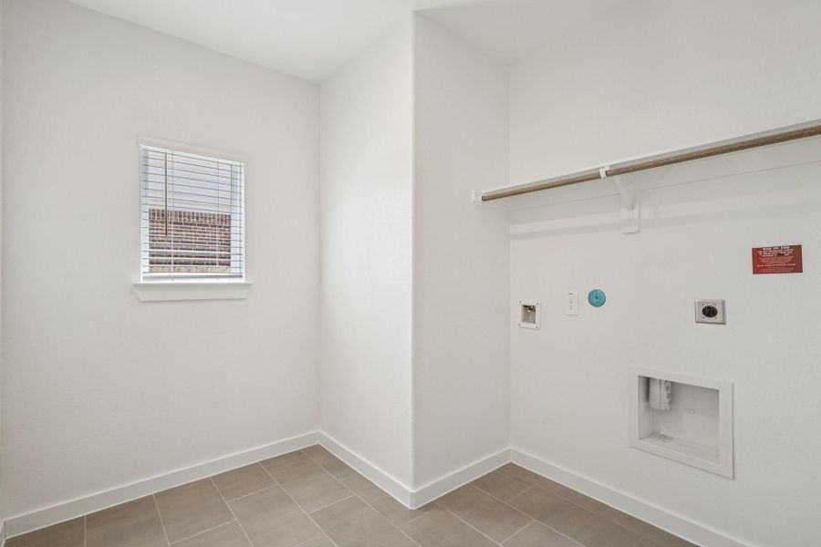 Spacious, unfurnished interior of a new home in Kingdom Heights, Rosenberg (Image 36).