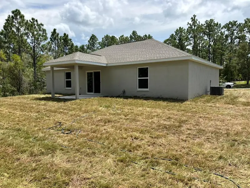 Exterior details and patio area of a home in , Dunnellon (Image 4). Exterior details and patio area of a home in , Dunnellon (Image 4).