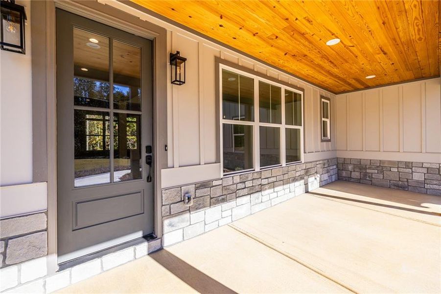 Exterior details and patio area of a home in , Dallas (Image 3).