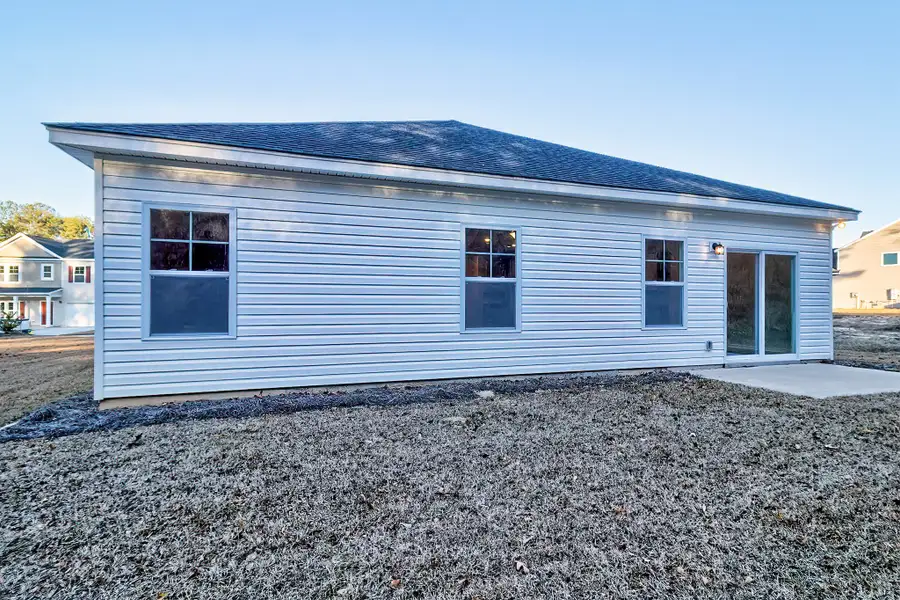 Exterior details and patio area of a home in Emanuel Creek, West Columbia (Image 4).