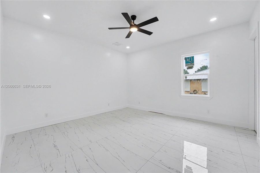 Spacious, unfurnished interior of a new home in , Lehigh Acres (Image 29).