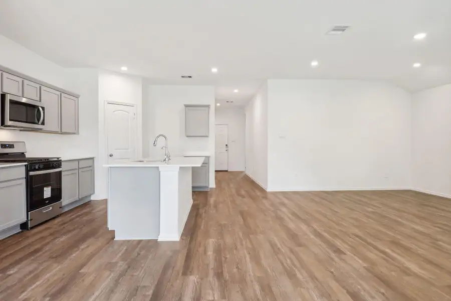 Spacious, unfurnished interior of a new home in Grand Pines, Magnolia (Image 9). Spacious, unfurnished interior of a new home in Grand Pines, Magnolia (Image 9).