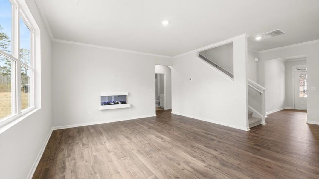 Spacious, unfurnished interior of a new home in Thompson Ridge, Dallas (Image 11).