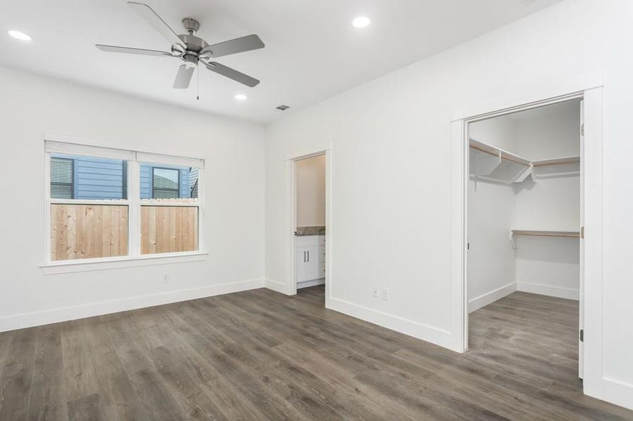 Spacious, unfurnished interior of a new home in , Fredericksburg (Image 18).