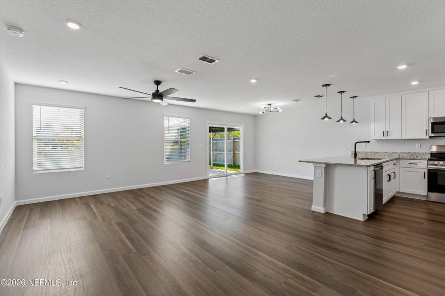 Spacious, unfurnished interior of a new home in , Jacksonville (Image 27).