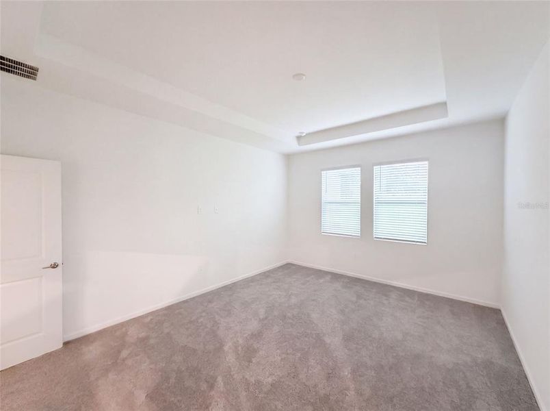 Spacious, unfurnished interior of a new home in Meadow Pointe, Groveland (Image 16).