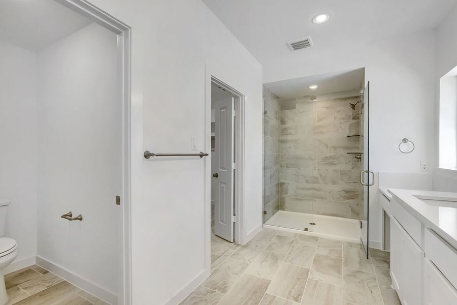 625 Damsel June - Primary Bathroom