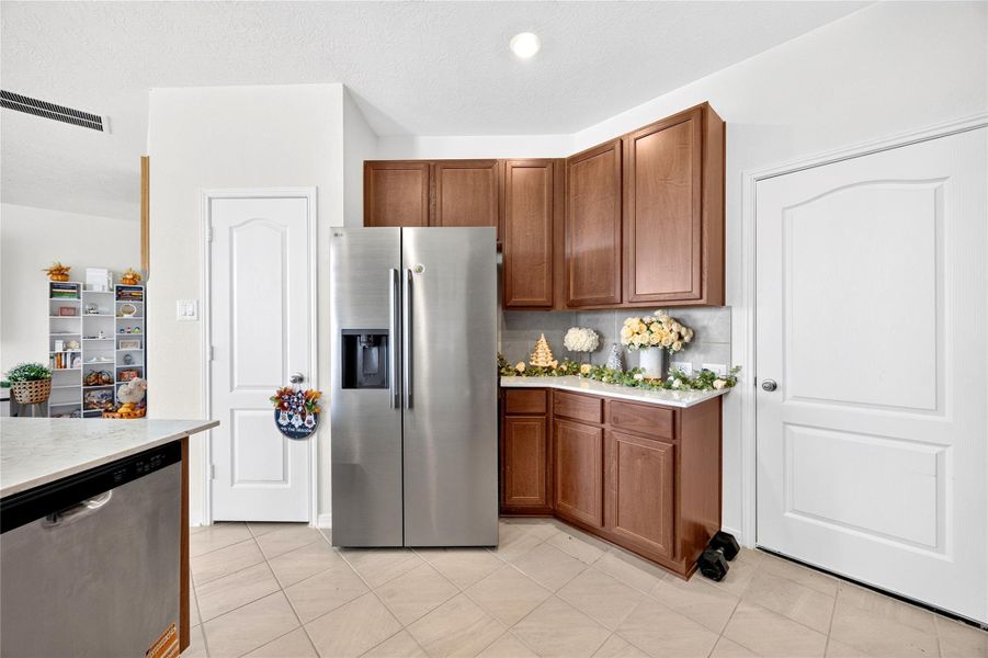 Furnished interior view inside a new home in , Katy (Image 12).
