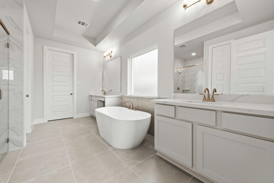 Furnished interior view inside a new home in Grand Central Park – 50', Conroe (Image 5).