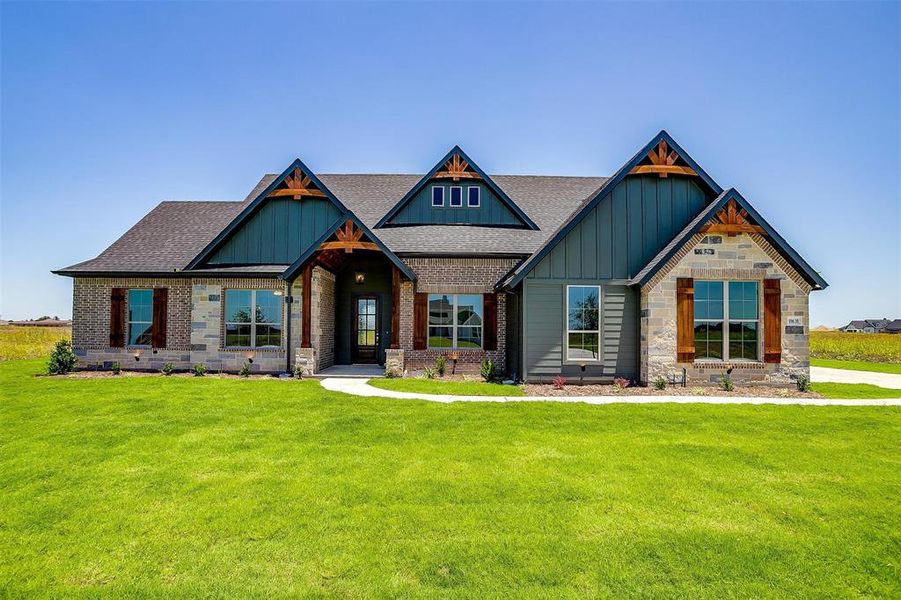 Craftsman inspired home with a front lawn