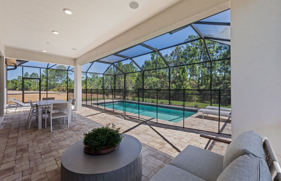 Covered lanai, perfect for outdoor living