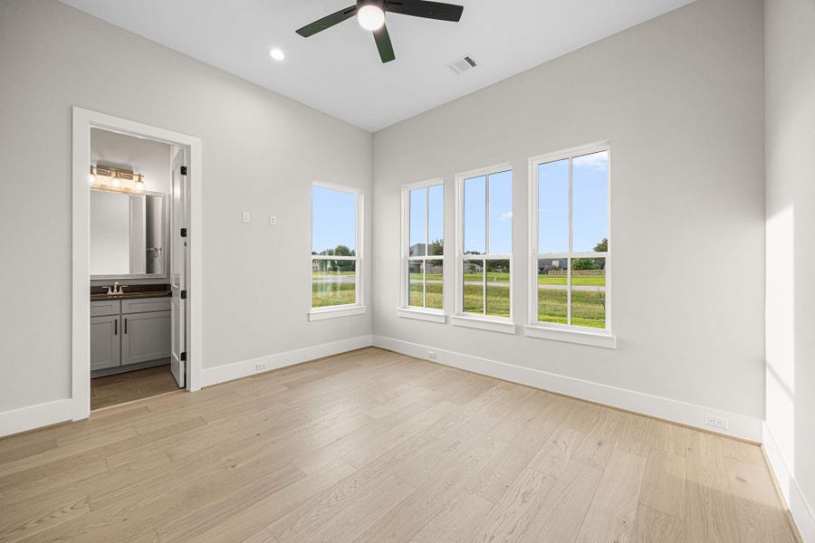 Spacious, unfurnished interior of a new home in , Bellville (Image 24).