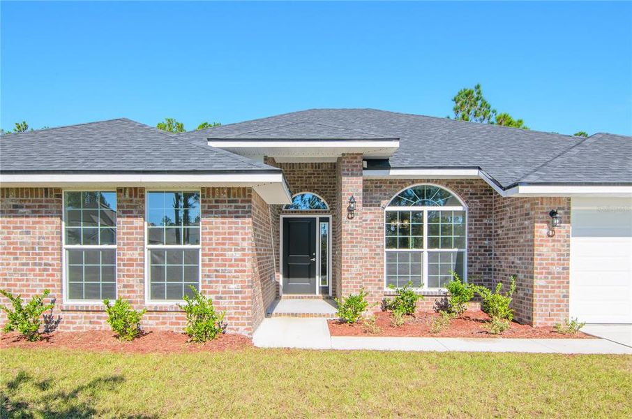 Exterior details and patio area of a home in Palm Coast, Palm Coast (Image 4).