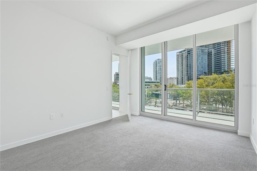 Spacious, unfurnished interior of a new home in , St. Petersburg (Image 43).