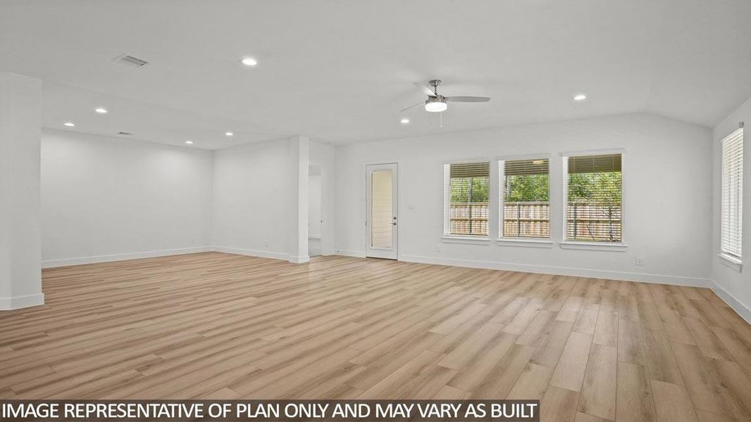 Spacious, unfurnished interior of a new home in Silverthorne, Conroe (Image 6).
