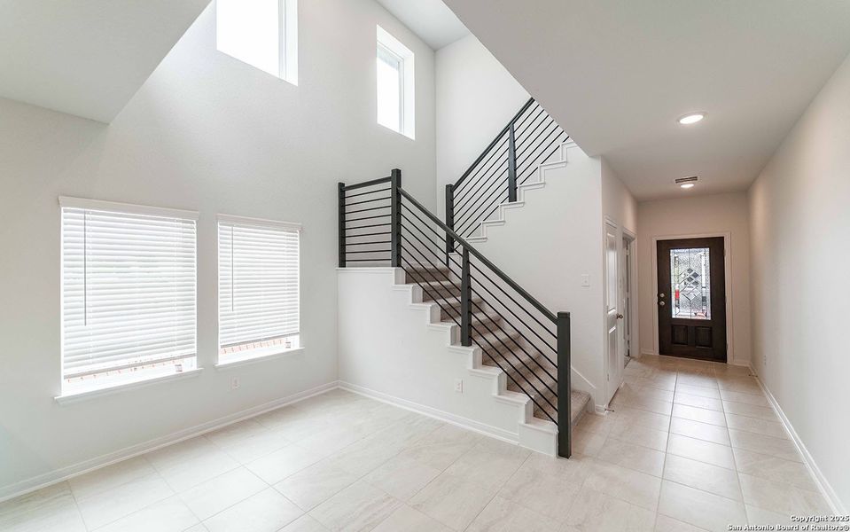 Spacious, unfurnished interior of a new home in Red Hawk Landing, San Antonio (Image 11).
