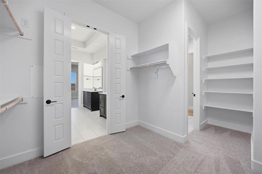 Spacious, unfurnished interior of a new home in Waterfall Ranch - 1 Acre Lots, Waxahachie (Image 26). Spacious, unfurnished interior of a new home in Waterfall Ranch - 1 Acre Lots, Waxahachie (Image 26).