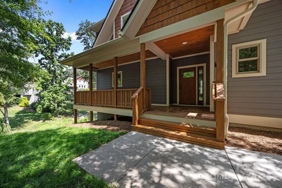 Welcoming front porch Welcoming front porch