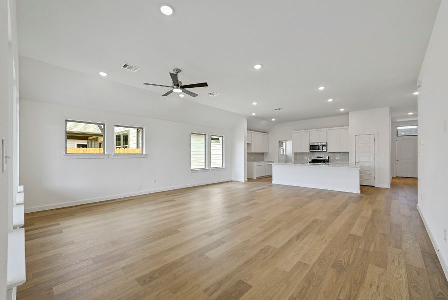 Spacious, unfurnished interior of a new home in Prairie Winds, Hutto (Image 21).