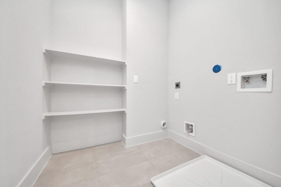 Spacious, unfurnished interior of a new home in Cay Landing, Houston (Image 38).