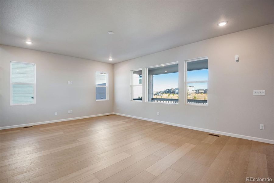 Spacious, unfurnished interior of a new home in Prelude at Sterling Ranch, Littleton (Image 41).