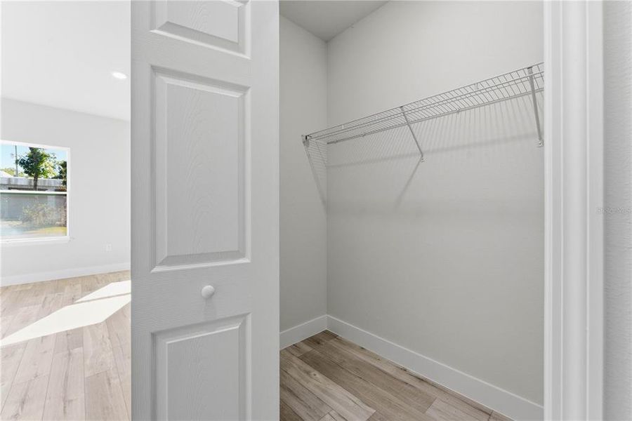 Spacious, unfurnished interior of a new home in , Ocala (Image 37).