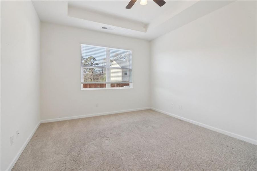 Spacious, unfurnished interior of a new home in Broder Farm, Stockbridge (Image 14).