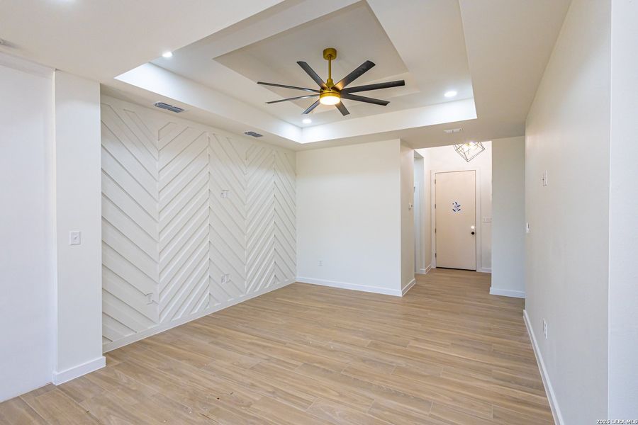Spacious, unfurnished interior of a new home in , Laredo (Image 20).