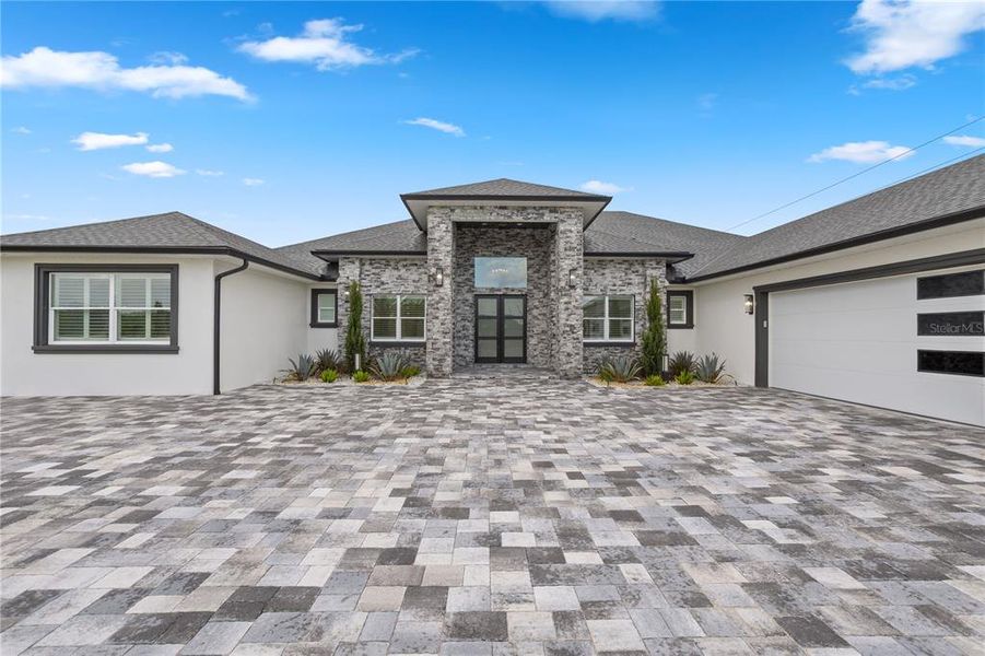 Exterior details and patio area of a home in , Eustis (Image 30).
